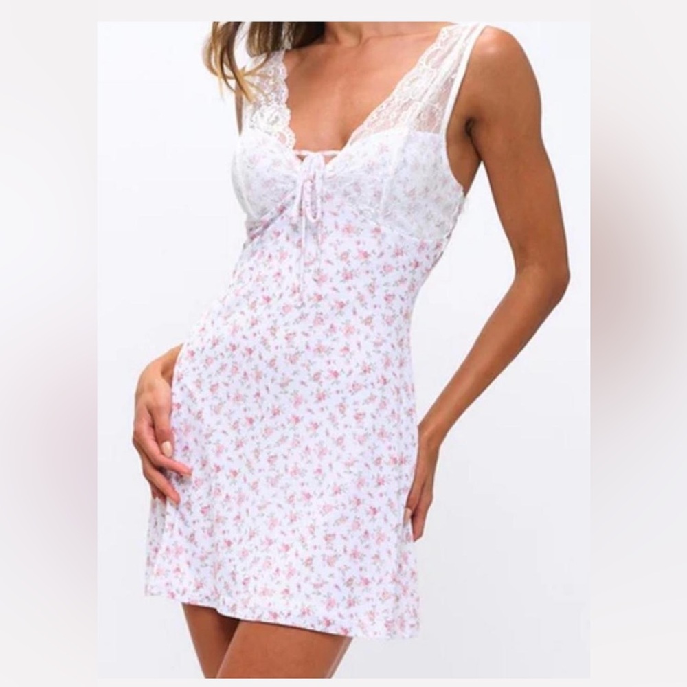 Floral Lace Trim White Sleeveless Dress with Lace